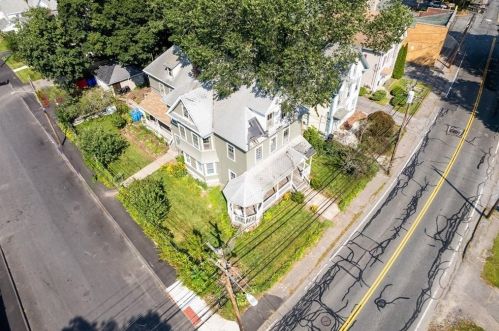 73 Tremont St, Taunton MA 02780-3083 exterior