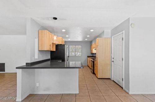 7207 35 Dr, Phoenix AZ 85053-7611 exterior