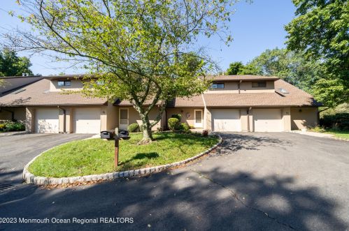 66 Deer Path Ct, Tinton Falls, NJ 07724-3175