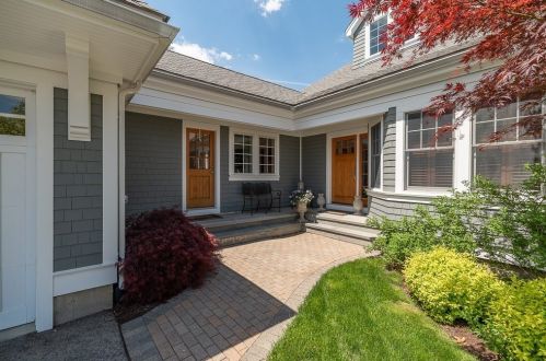 53 Maplecroft Ln, Ipswich, MA 01938-1182