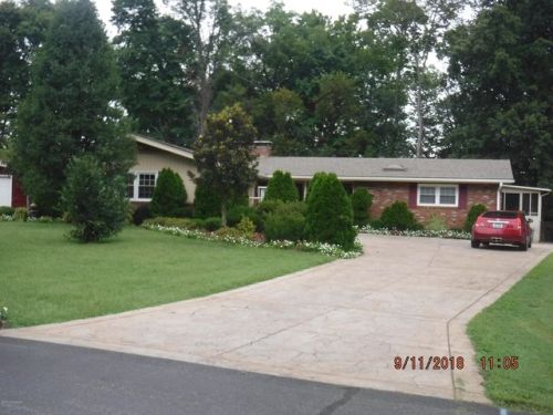 141 Tanglewood Trl, Louisville, KY 40223-2815