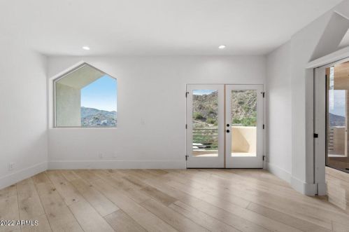 1825 Cinnabar Ave, Phoenix AZ  85020-1916 exterior