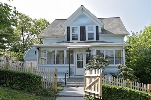 8 Wilkinson St, Worcester, MA 01606-2329