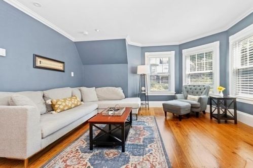 357 Austin St, Newton, MA 02465-2526