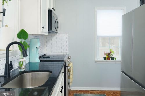 413 Beacon Ave, West Deptford NJ  08066-1152 exterior