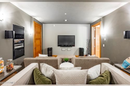 2505 Bear Holw Dr, Park City UT 84098-8524 exterior