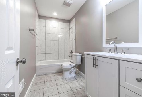 29 Cedar Ave, West Deptford NJ 08093-1409 exterior