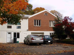 128 Hyde St, Newton, MA 02461-1238