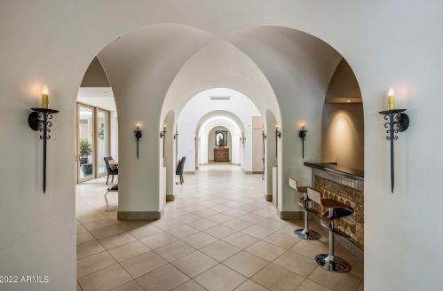 2020 Bethany Home Rd, Phoenix AZ 85014-2434 exterior