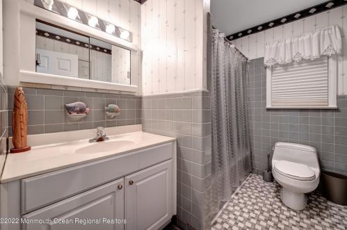 64 Reynolds Dr, Tinton Falls NJ 07724-2323 exterior