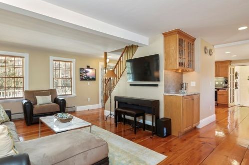 215 Long Pond Rd, Plymouth MA 02360-2607 exterior