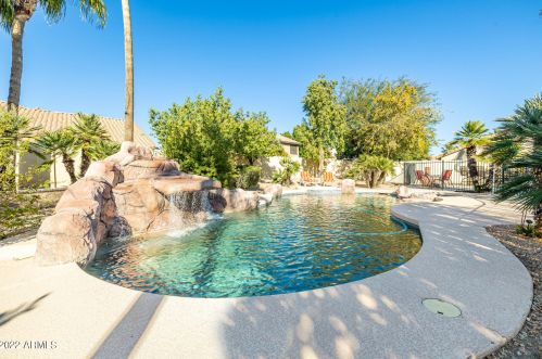 17002 32 Way, Phoenix AZ 85018-3973 exterior