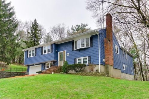 24 Alcine Ln, Burlington MA  01803-1423 exterior