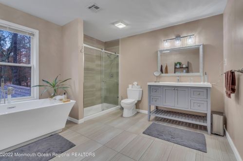 6 Pitney Ln, Jackson Twp NJ 08527-2933 exterior