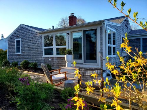 124 Uncle Venies Rd, Harwich MA  02645-3431 exterior