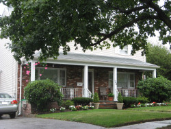 106 Cleveland St, Newton, MA 02465-1563