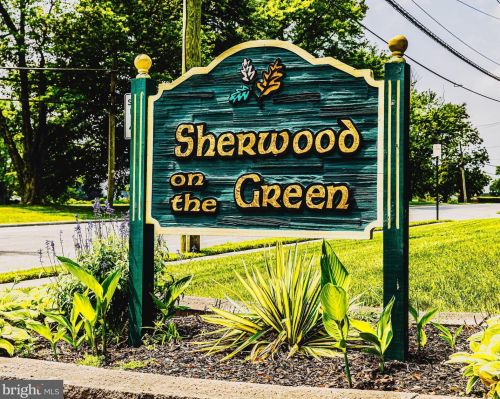 209 Westwood Ct, West Deptford, NJ 08096-3134