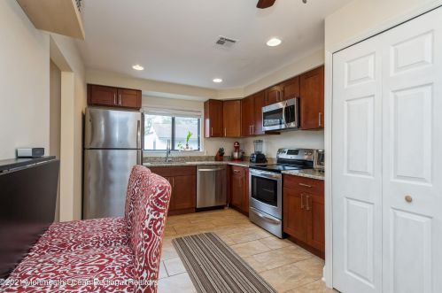 6 Tower Hl Dr, Tinton Falls NJ 07701-2473 exterior