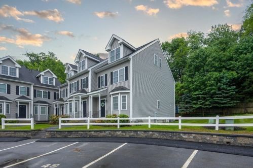 26 Whispering Pine Cir, Worcester, MA 01606-1190