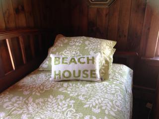 227 Foster Ave, Marshfield, MA 02050-3828