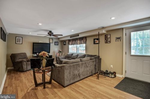 738 Chestnut Ave, West Deptford NJ 08097-1606 exterior