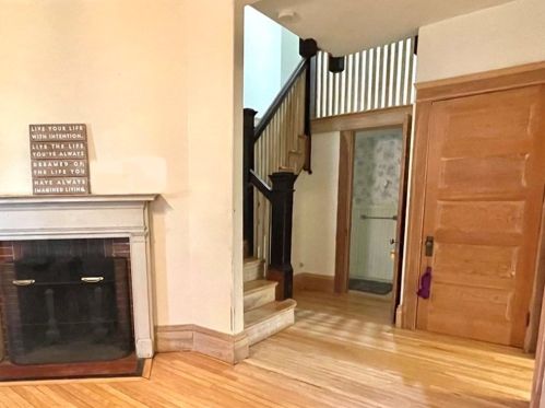 8 Hadwen Ln, Worcester MA 01602 exterior