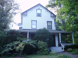 11 Parsons St, Newton, MA 02465-2135