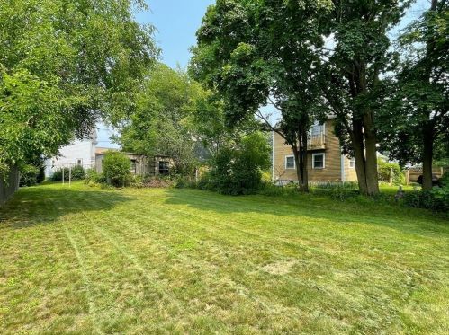 323 Nevada St, Newton MA 02460-1466 exterior