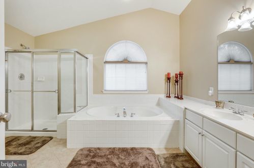 5424 Wooded Way, Columbia MD 21044-5722 exterior