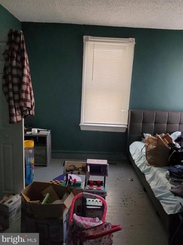 675 Broad St, West Deptford NJ 08096-1605 exterior