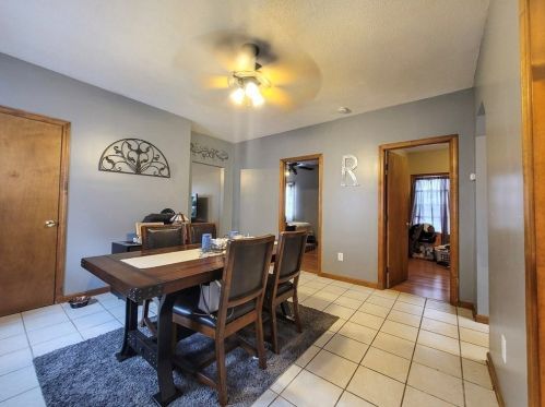 2 Barrett St, Fall River MA 02724-3302 exterior