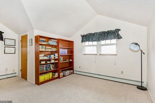 412 Greylock Pkwy, Belleville NJ 07109-2761 exterior