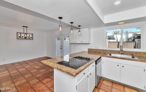 2818 Clarendon Ave, Phoenix AZ 85031-3142 exterior