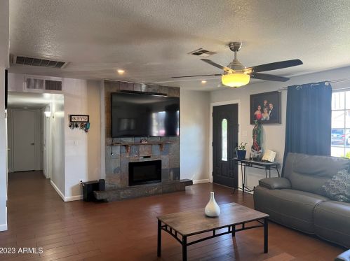 2902 51st Dr, Phoenix, AZ 85031-3902