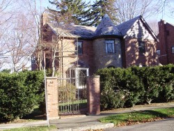 53 Brackett Rd, Newton, MA 02458-2611