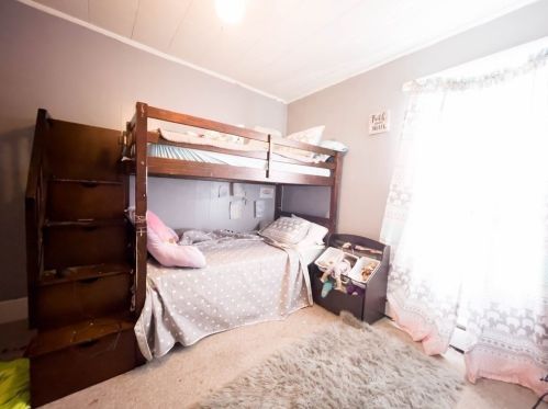 296 Hamlet St, Fall River MA 02724-3340 exterior