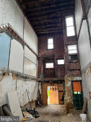 4822 Bouvier St, Philadelphia, PA 19141-1527