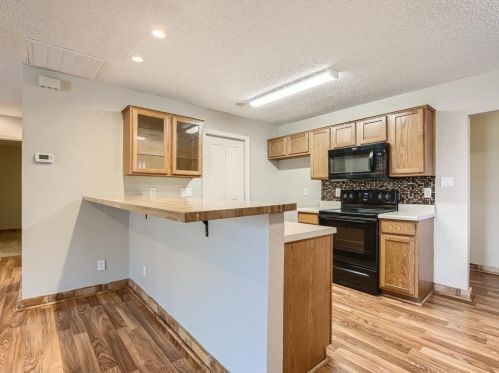 7032 Greenview Cir, Fort Worth TX 76120-1343 exterior