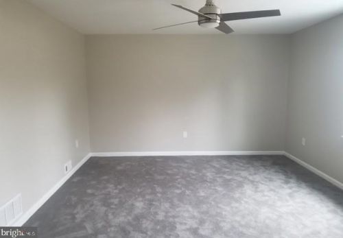 828 Sunrise Ave, West Deptford NJ 08096-4773 exterior