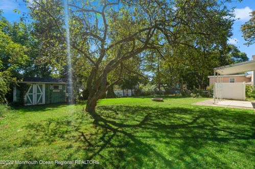 41 Holly Dr, West Deptford NJ 08096-3317 exterior