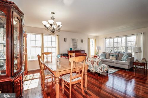 9 Canal Vw Dr, Trenton NJ 08648-1319 exterior