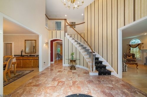 5 Briscoe Chase, Skyline Lakes, NJ 07456-2733