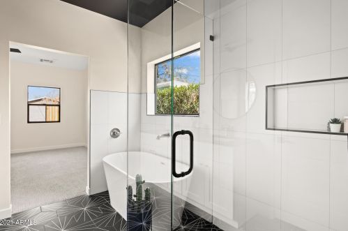 1038 Clarendon Ave, Phoenix AZ 85033-4119 exterior