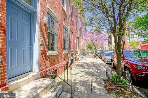 758 15th St, Philadelphia, PA 19130-2921