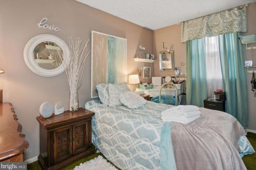 554 Elberne Ave, West Deptford NJ 08093-1715 exterior