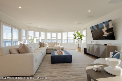 670 Little Silver Point Rd, Little Silver NJ  07739-1737 exterior