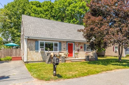 323 Loftus St, New Bedford, MA 02746-1347