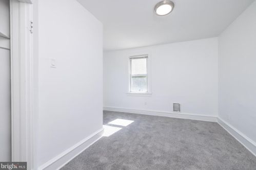 1022 Penn Line Rd, West Deptford NJ 08066-1075 exterior