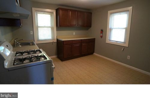 331 Lincoln St, West Deptford NJ 08096-2628 exterior