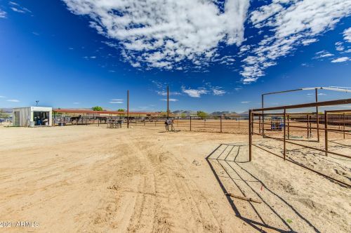 35205 3rd Ave, Phoenix AZ 85027-5908 exterior